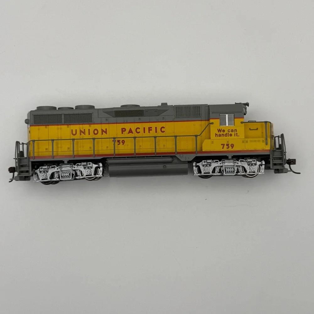 Kato EMD GP35 Phase Ib Union Pacific HO Scale Yellow #759 37-04G Diesel Engine